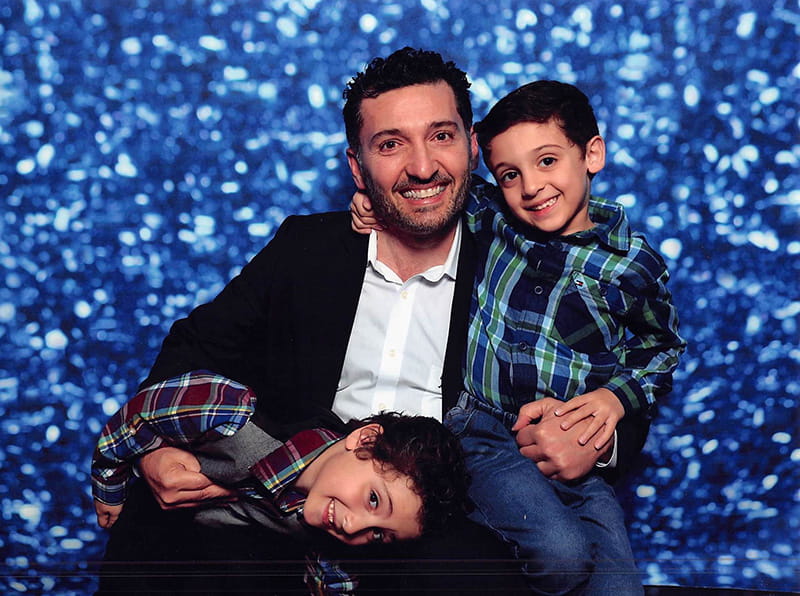 Samer Kottiech医生和他的儿子们。(图片由Samer Kottiech博士提供)