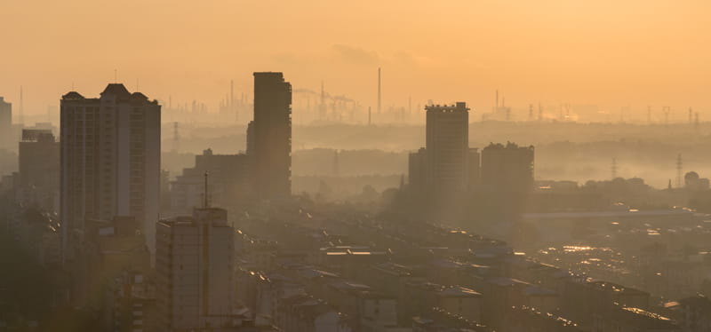 污染笼罩城市