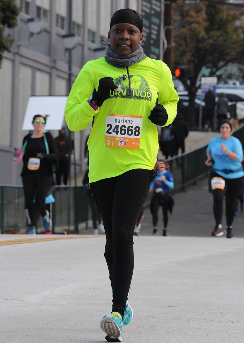达琳·安妮塔·斯科特2019年在弗吉尼亚州跑8K。(由MarathonFoto照片)